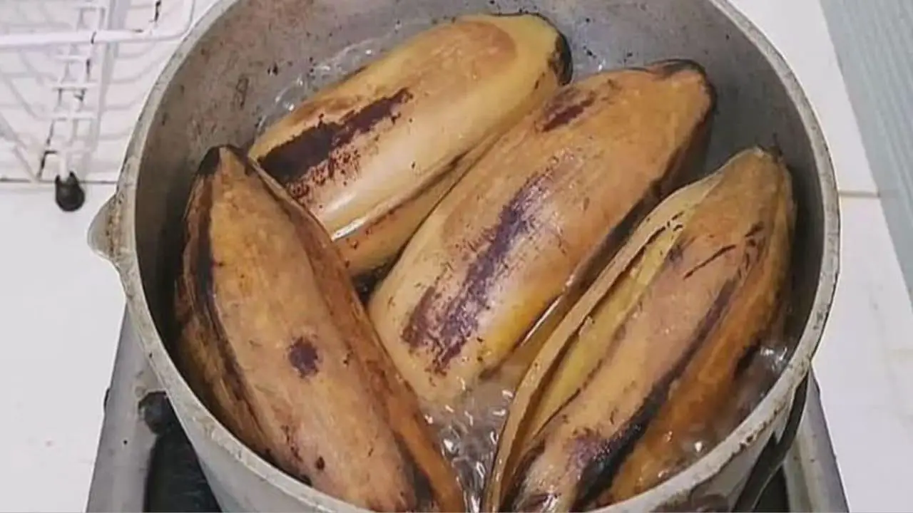 Boil 4 banana peels before sleeping the result might surprise you