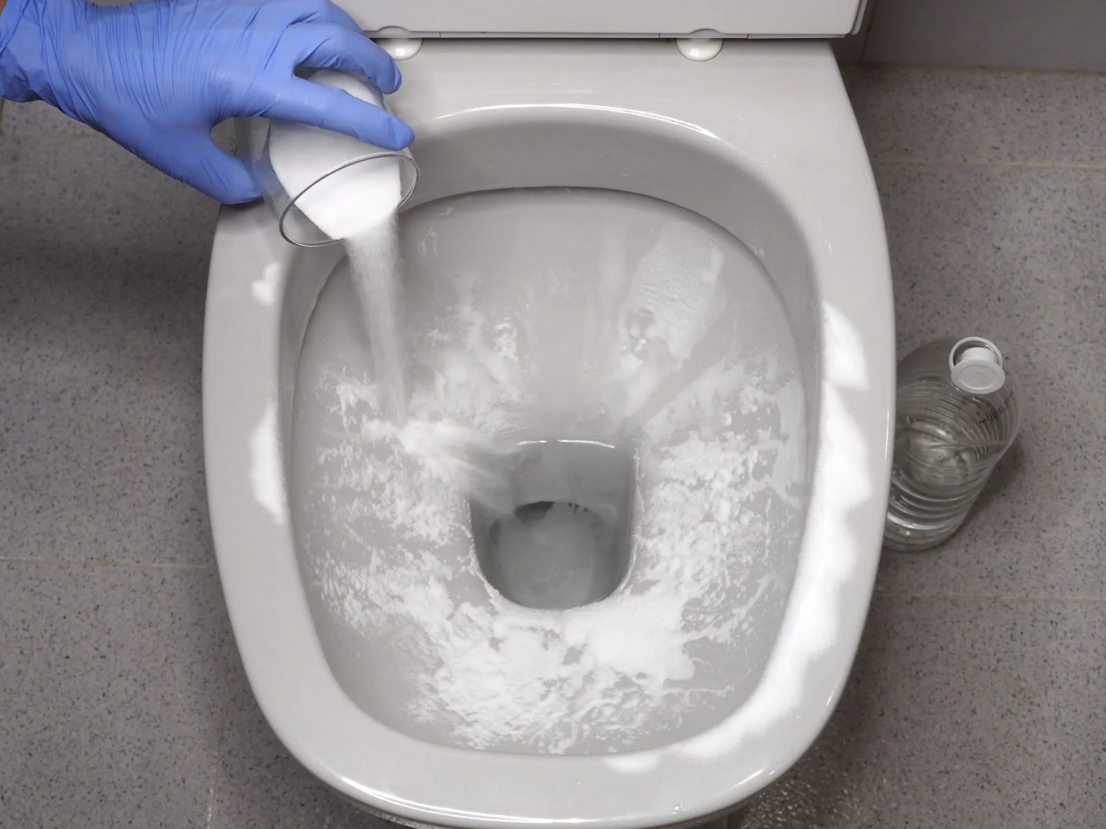 Limescale In The Toilet The Most Powerful Descaler Is Already At Home